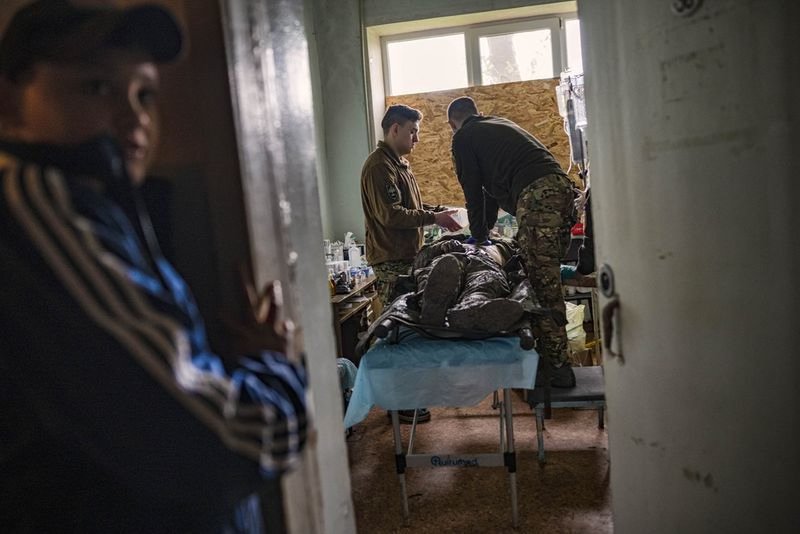 An image from Lynsey Addario's Love+War photo series