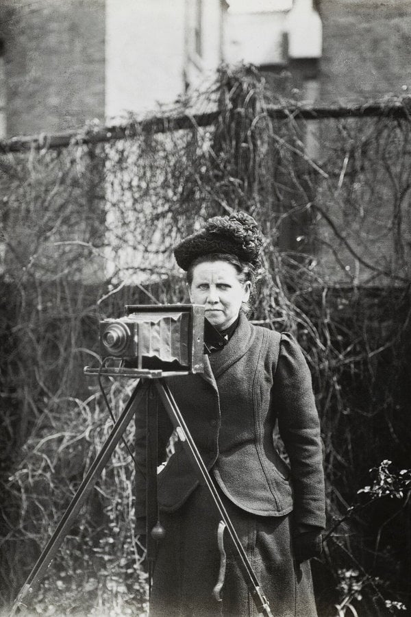  Self-portrait of Christina Broom, 1910.<